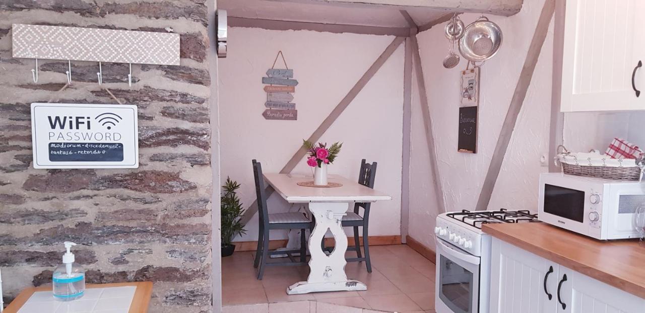 Le Vieux Moulin Gites - A Charming Stone Cottage With Garden View And Seasonal Pool Guégon Exteriér fotografie