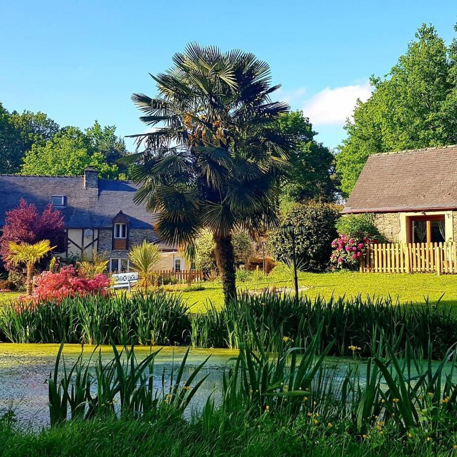 Le Vieux Moulin Gites - A Charming Stone Cottage With Garden View And Seasonal Pool Guégon Exteriér fotografie