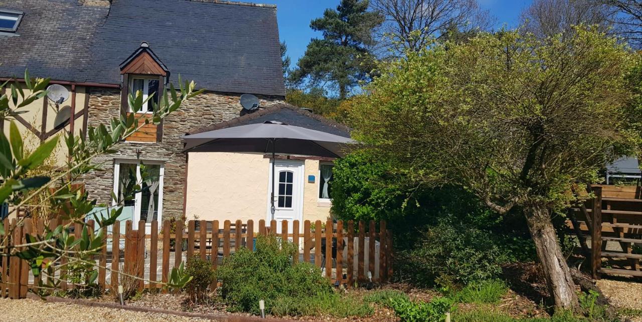 Le Vieux Moulin Gites - A Charming Stone Cottage With Garden View And Seasonal Pool Guégon Exteriér fotografie